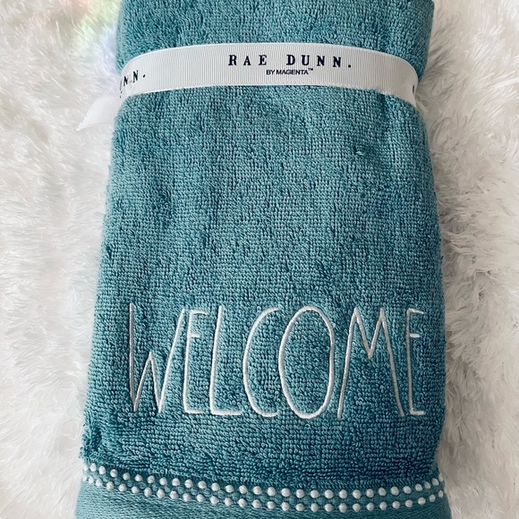 🏡SOLD🏡WELCOME Your Guests With RAE DUNN Teal Blue Hand Towels~Set Of 2~NWT - Picture 4 of 5